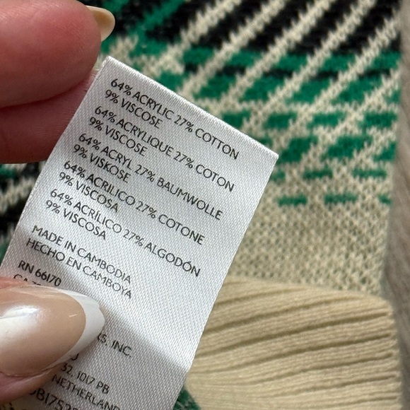 Urban Outfitters • Plaid Graphic Cardigan - Picture 5 of 9